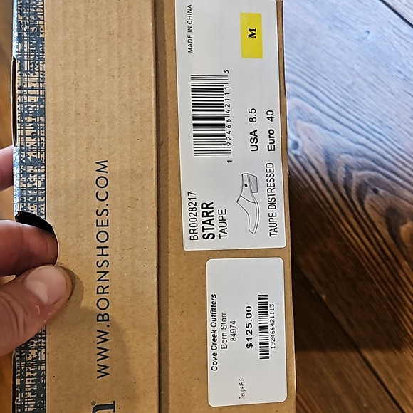 Born taupe booties size 8.5 - Picture 8 of 8